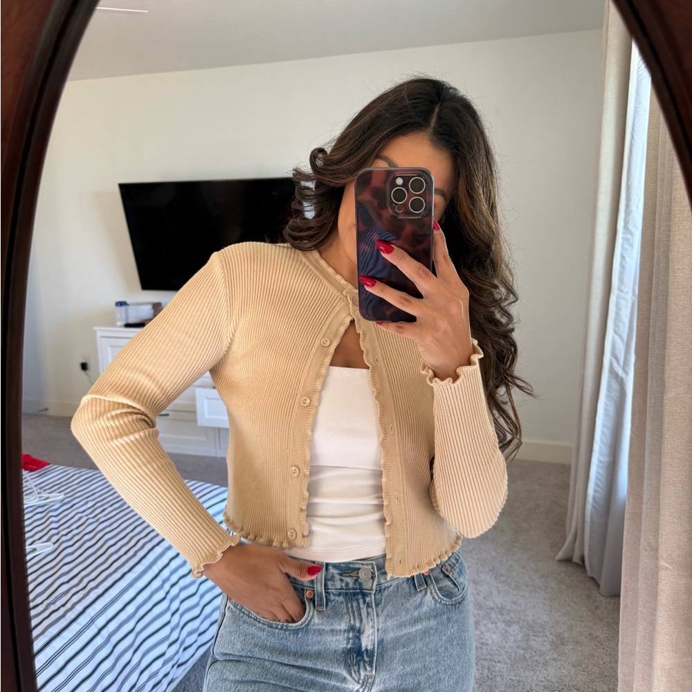 Women's Cropped Cream Cardigan